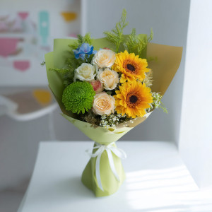 How much does a Punggol anniversary flower gift box cost